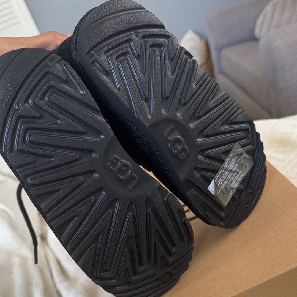Black UGG kids - Picture 3 of 3